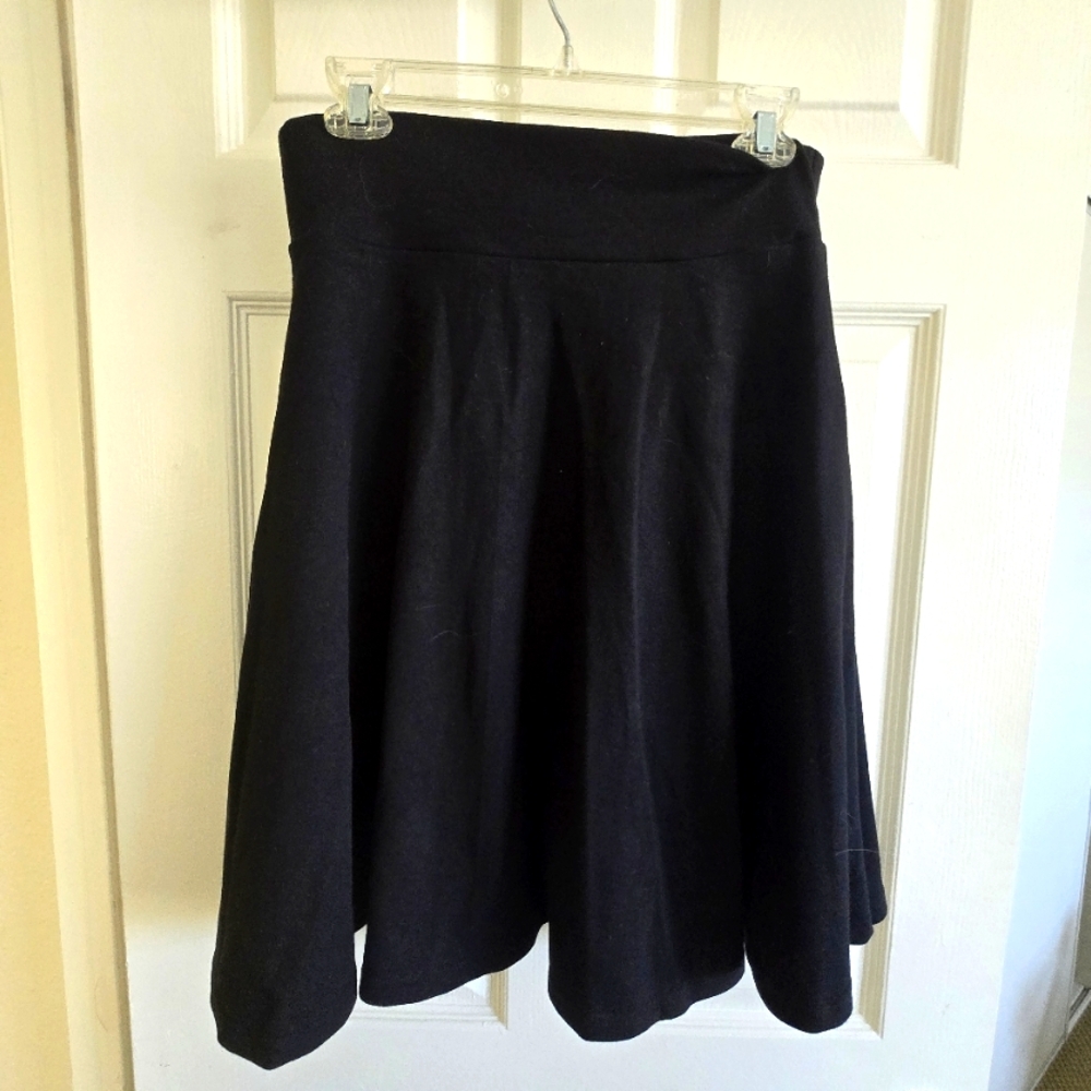 Knee length skirt. Black New with tags L